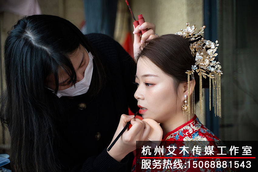 新娘化妝現(xiàn)場(chǎng)拍攝